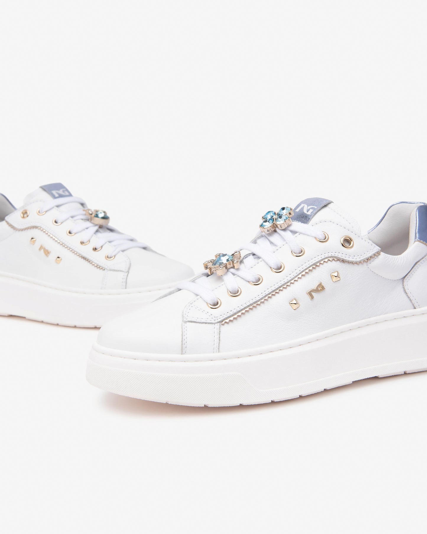 Sneakers Nero Giardini Platform Bianche con Charms Azzurri