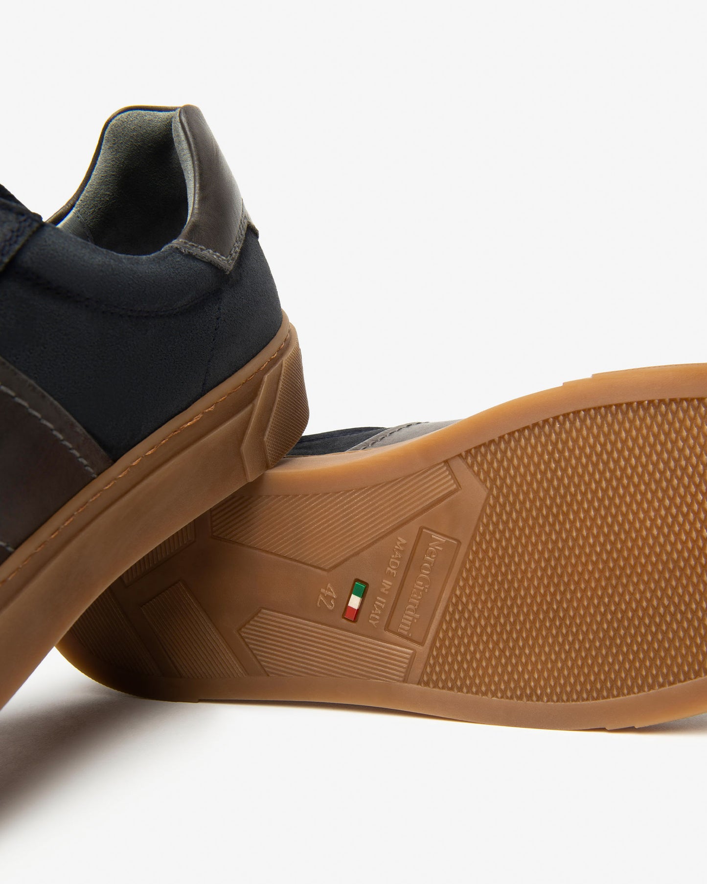 NeroGiardini Sneakers Uomo in Camoscio e Pelle I500951U-200