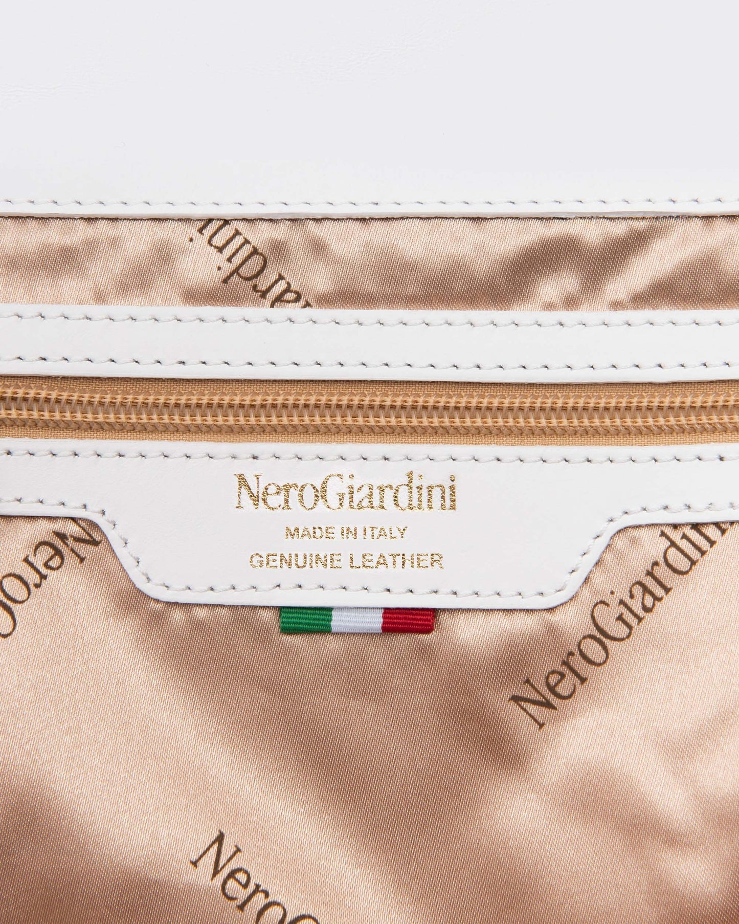 White Leather Bag with Fringe Accessory and Beautiful Shoulder Strap Nero Giardini