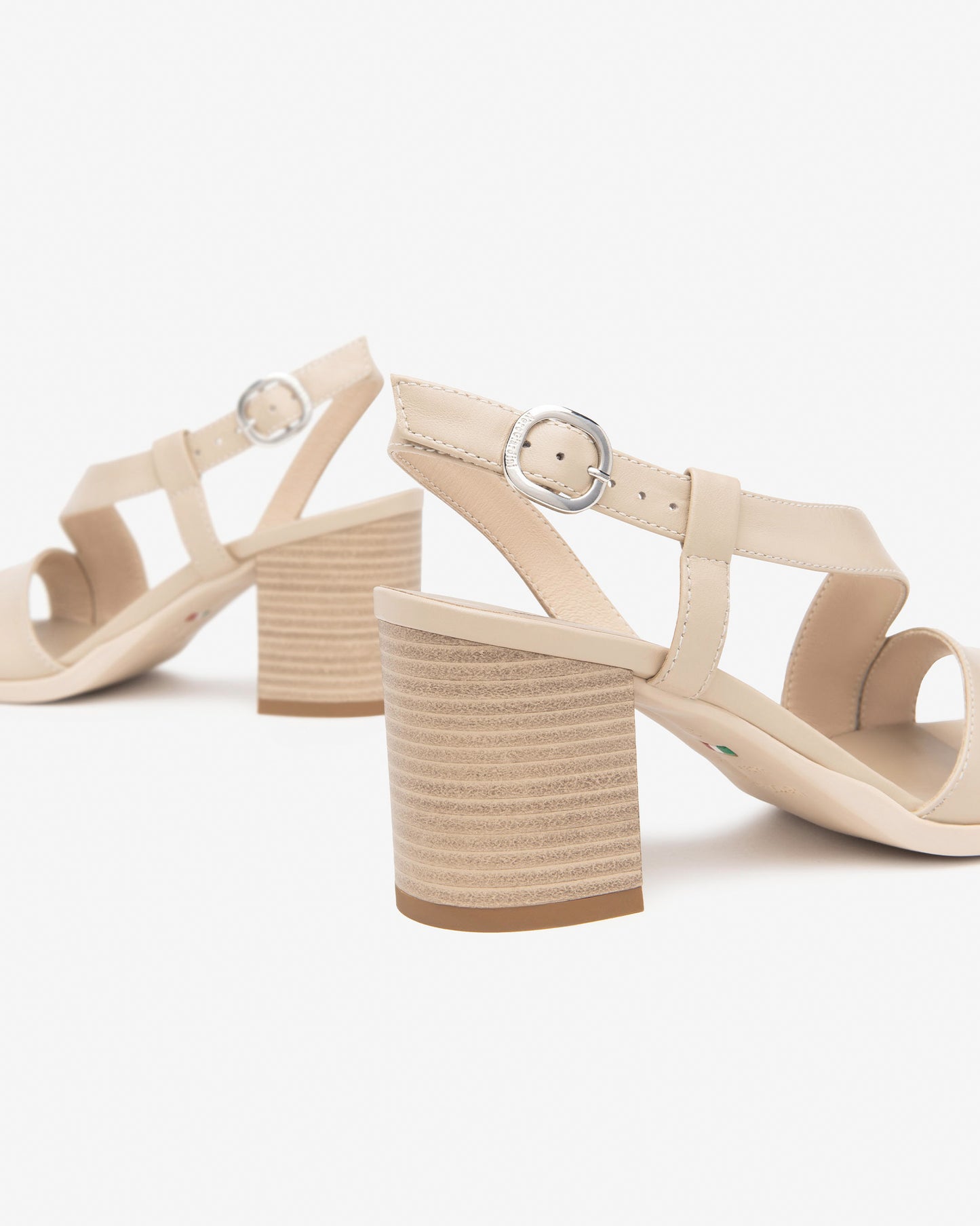 NERO GIARDINI Sandali  Donna - Bianco modello E510440D