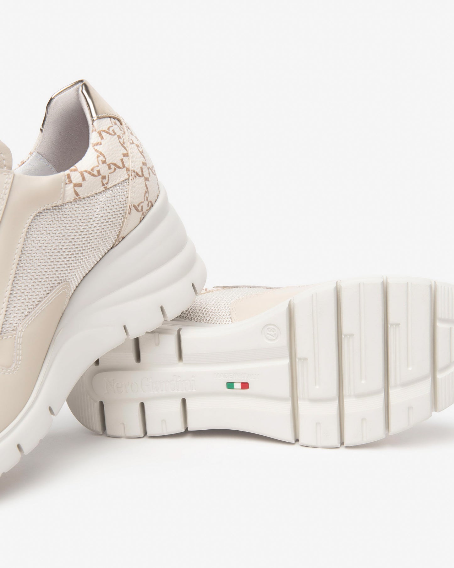 Sneakers Con Zip e Logo Nero Giardini Beige
