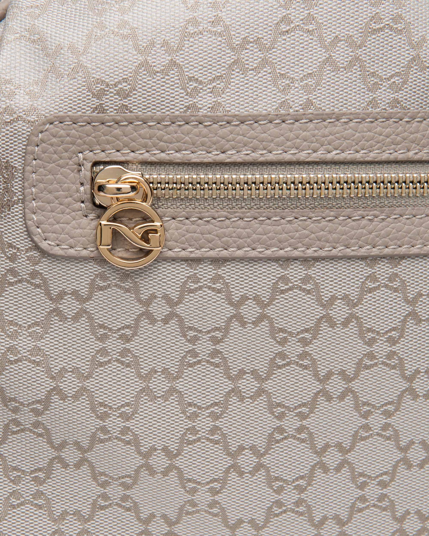 Zaino in materiale tecnico beige e logo da donna E644211D_331
