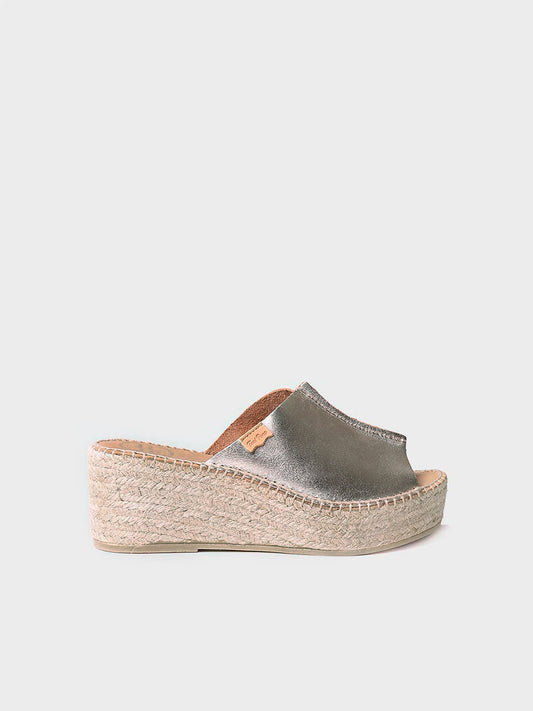Ivonne Espadrillas in pelle platino aperte dietro Toni pons