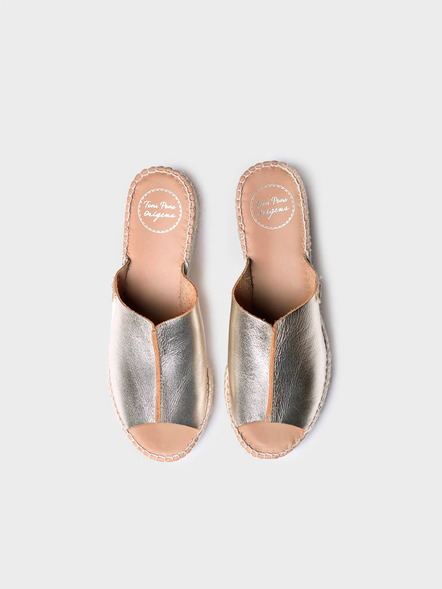 Ivonne Espadrillas in pelle platino aperte dietro Toni pons